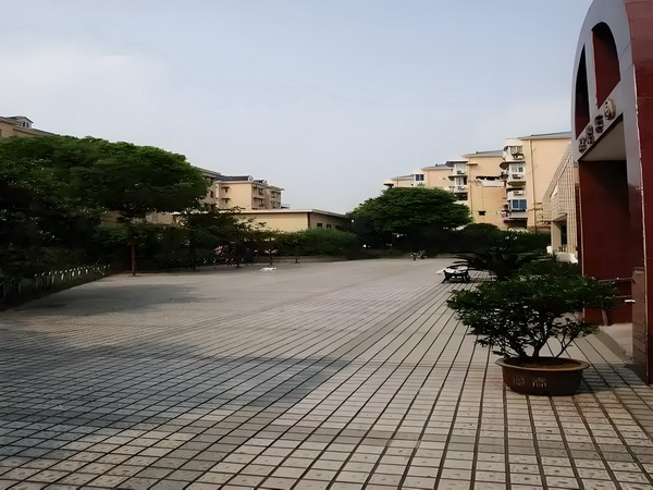 花钱入户深圳_易烊千玺演唱会300万人抢7000张票专家：涉及抢票机制问题｜宅男财经 易烊千玺演任丘路乘坐